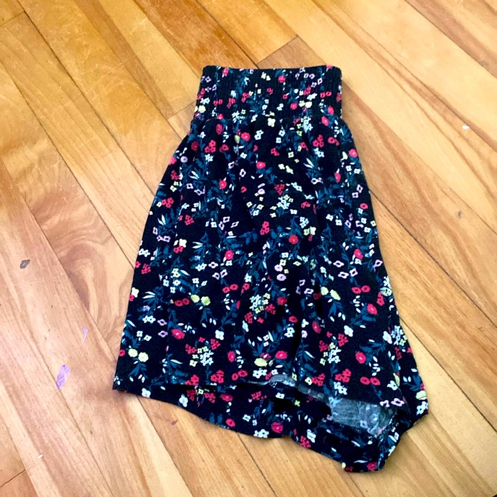 XXS femme avec fleurs de plusieurs couleurs viens de Aubainerie.